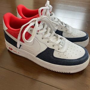 Like new- Nike Kids’ Grade School Air Force 1 - Size 6y